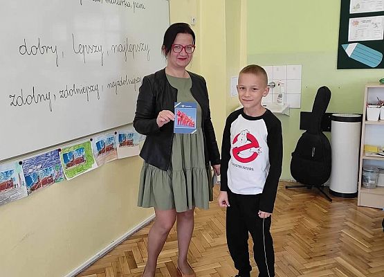 Uczeń z nauczycielką - koordynatorką projektu