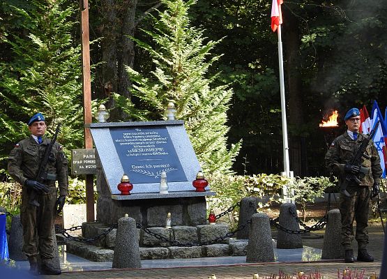 Warta przy Pomniku Ofiar Marszu Śmierci