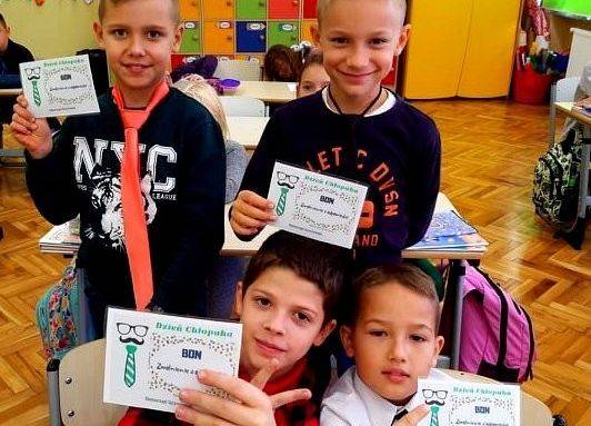 Pamiątkowe zdjęcie chłopców