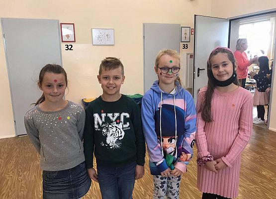 Uśmiechnięci uczniowie naszej szkoły