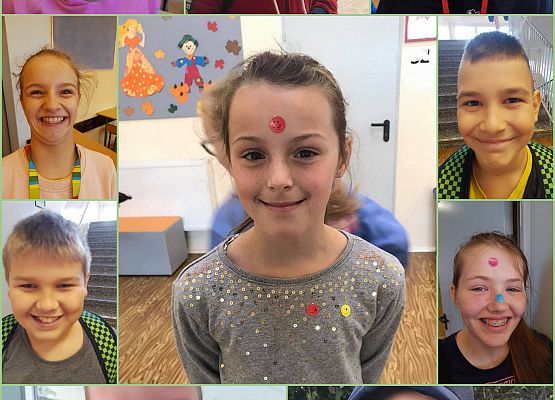 Uśmiechnięci uczniowie