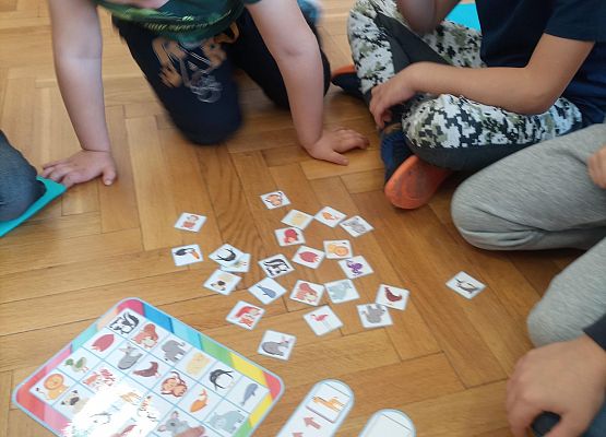 Dzieci kodują za pomocą szyfru