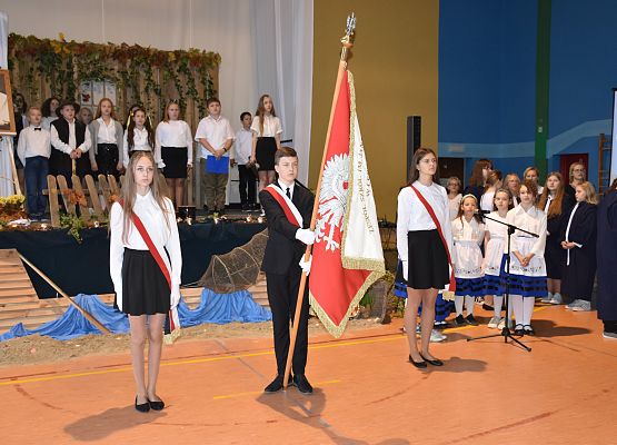 Wystąpienie pocztu sztandarowego