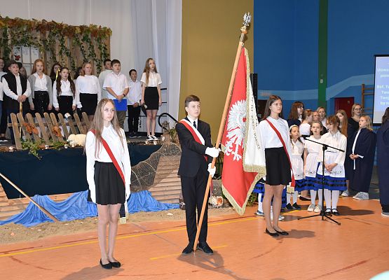 Wystąpienie pocztu sztandarowego