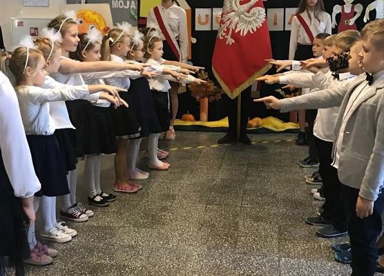 Uczniowie klasy pierwszej ślubują