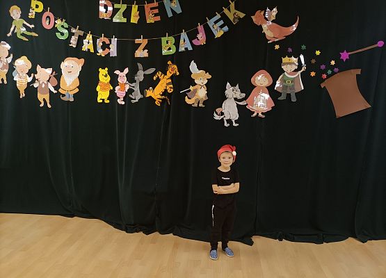 Dziecko prezentuje swój strój