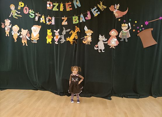 Dziecko prezentuje swój strój