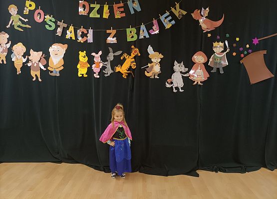 Dziecko prezentuje swój strój