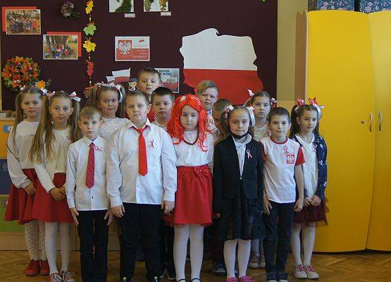 Zdjęcie grupowe uczniów klasy 2