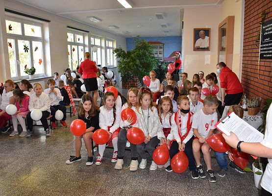 Uczniowie, publiczność na apelu