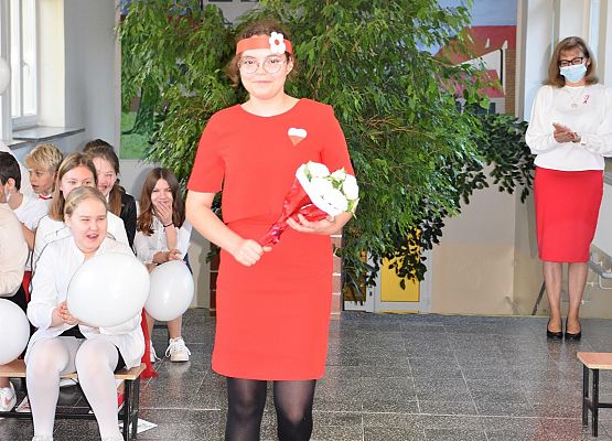 Pokaz mody biało - czerwonej