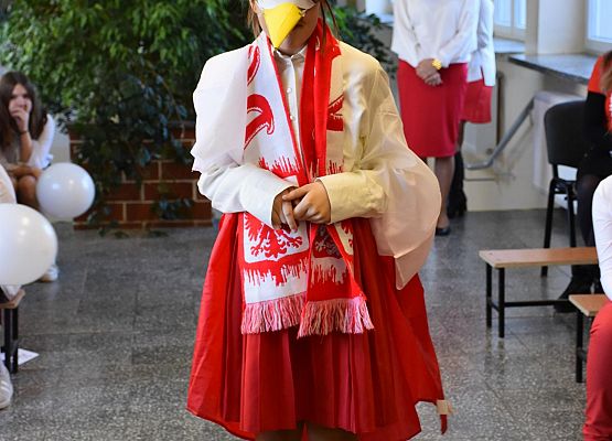 Pokaz mody biało - czerwonej