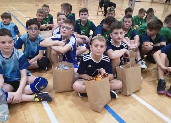 Zdjęcie grupowe uczestników Ogólnopolskiego Turnieju Piłki Siatkowej o Puchar Małgorzaty Glinki w Wałczu