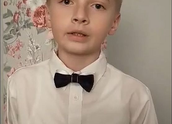 Uczeń recytuje wiersz