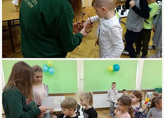 Uczniowie losują wróżbę