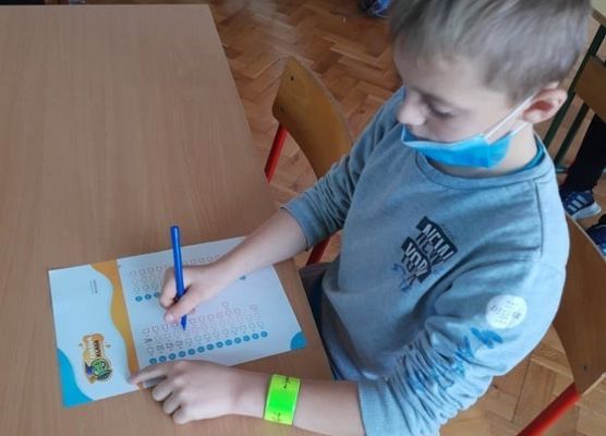 Uczeń wypełnia ankietę