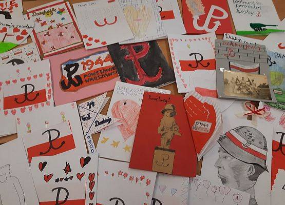 Kartki wykonane przez uczniów w ramach akcji Bohater-ON