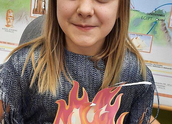 Uczennica w roli boga greckiego