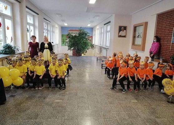 Zdjęcie grupowe przedszkolaków