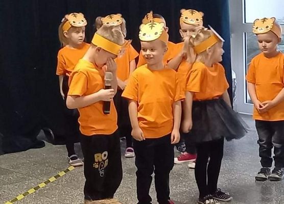 Występ przedszkolaków z grupy Tygryski