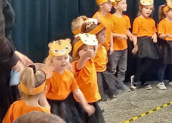 Występ przedszkolaków z grupy Tygryski