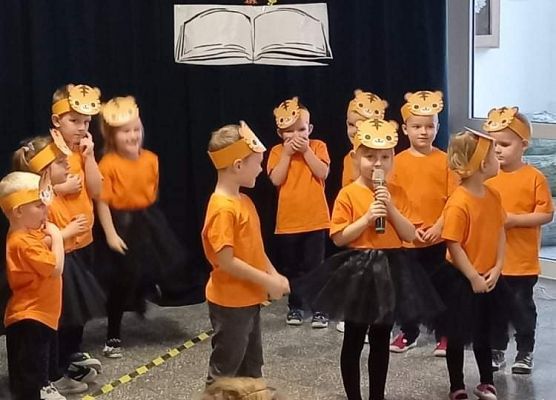 Występ przedszkolaków z grupy Tygryski