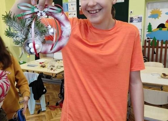 Uczeń prezentuje stroik