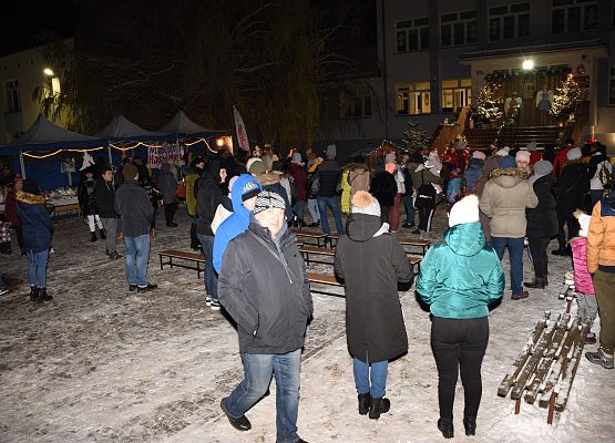 Uczestnicy kiermaszu