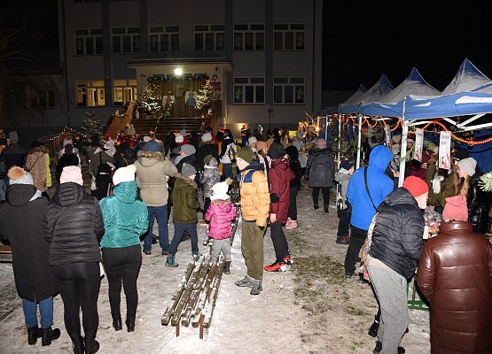 Uczestnicy kiermaszu