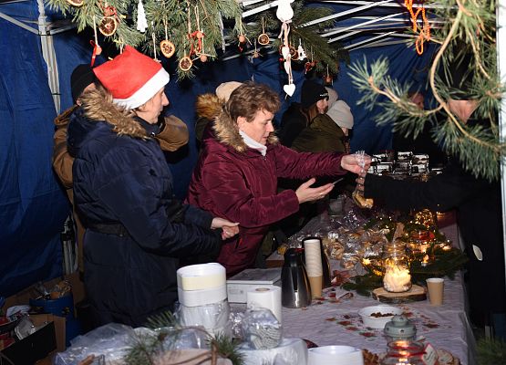 Uczestnicy kiermaszu