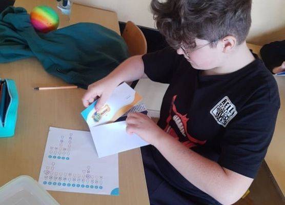 Uczeń wypełnia ankietę