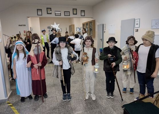 Uczniowie podczas przedstawienia