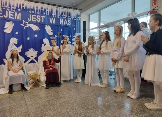 Uczniowie podczas przedstawienia