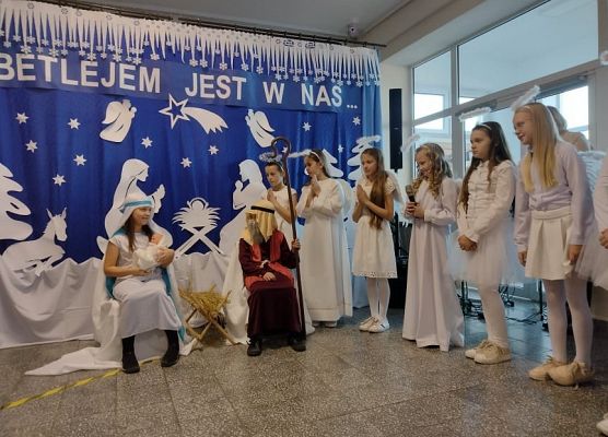 Uczniowie podczas przedstawienia