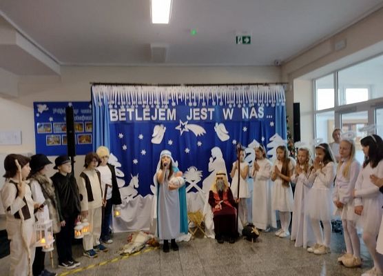 Uczniowie podczas przedstawienia