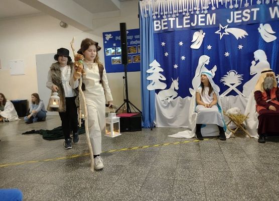 Uczniowie podczas przedstawienia