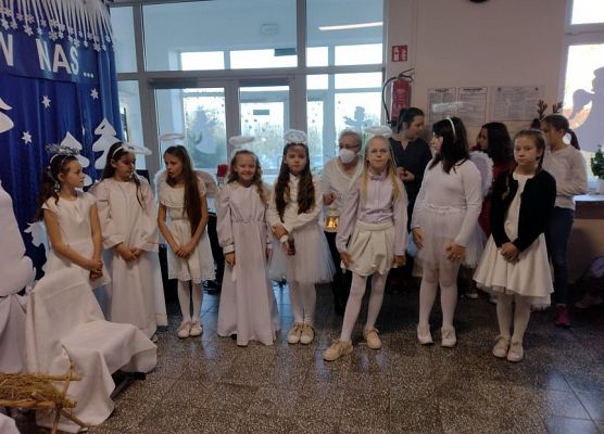 Uczniowie podczas przedstawienia