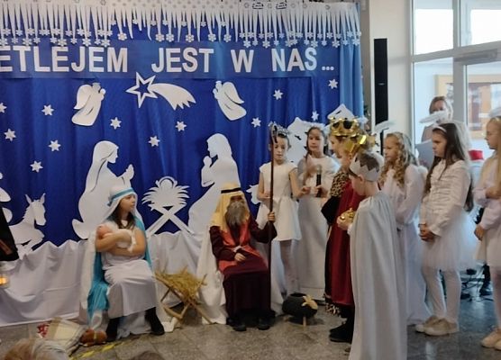 Uczniowie podczas przedstawienia