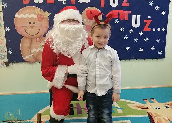 Chłopiec z Mikołajem