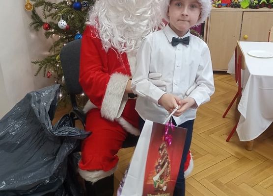 Chłopiec z Mikołajem