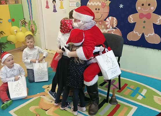 Dziewczynka z Mikołajem