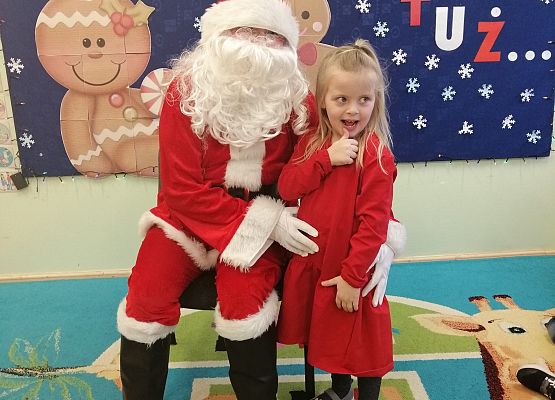 Dziewczynka z Mikołajem