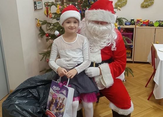 Dziewczynka z Mikołajem