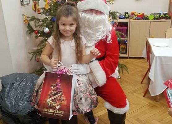 Dziewczynka z Mikołajem