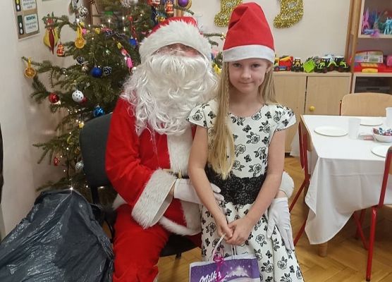Dziewczynka z Mikołajem