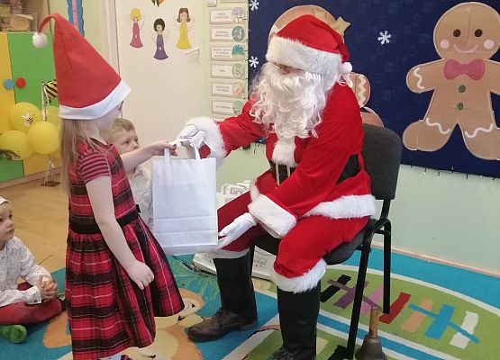 Dziewczynka z Mikołajem