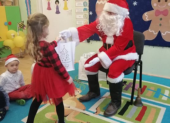 Dziewczynka z Mikołajem