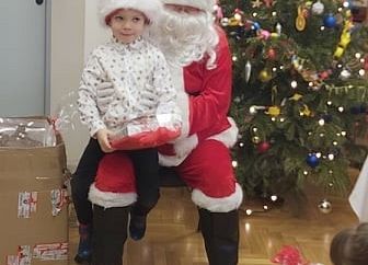 Chłopiec z Mikołajem