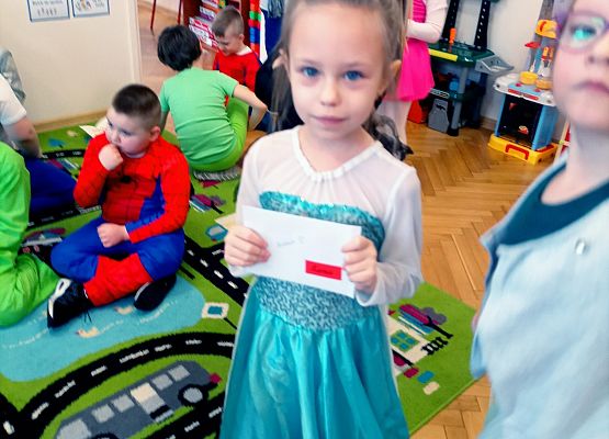 Dziewczynka otrzymała walentynkę