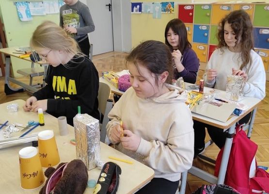 Uczniowie tworzą roboty